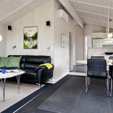 Holiday home Tayana - 700m From The Sea By Interhome *